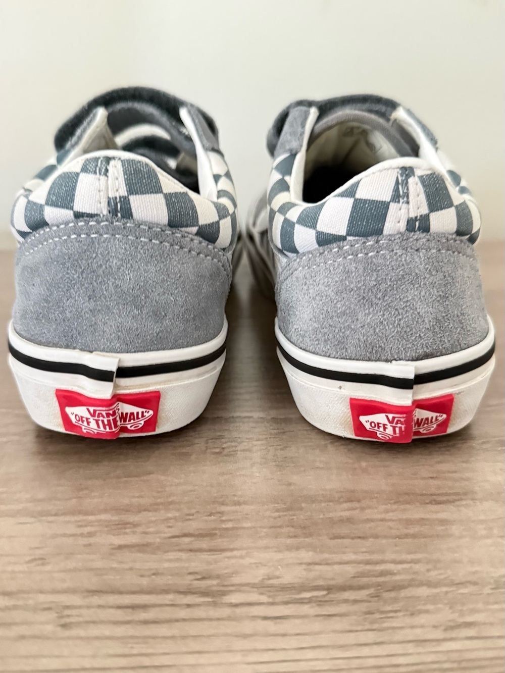 Vans Kids Old Skool Checkerboard Velcro Sneakers Size 2.5 worn only 2 times - Picture 3 of 7